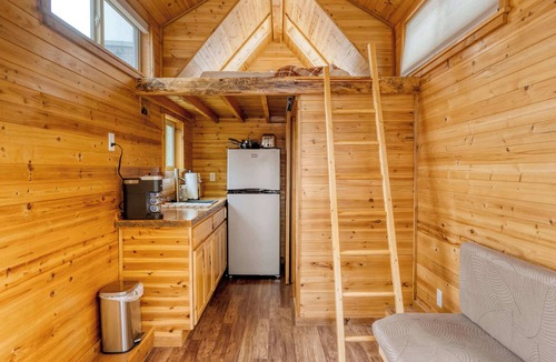 Hosford-Abernethy House | The Timber Nook Rustic Charm Walkable Location