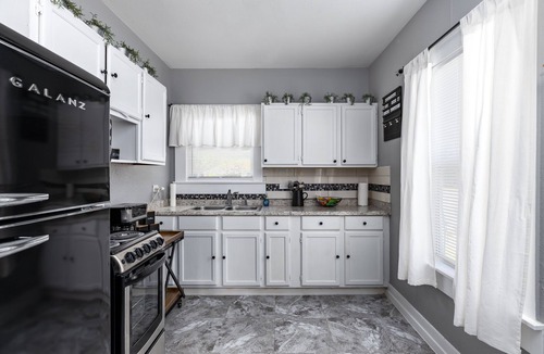 Near East Side Cottage | The Tiny-Alamo, 1937-built Cottage near Alamodome