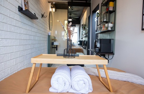 Rathmines Apartment | The Tiny Room on the lake