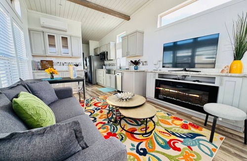 Austin House | The Tiny Tejas with Pool & Hot Tub