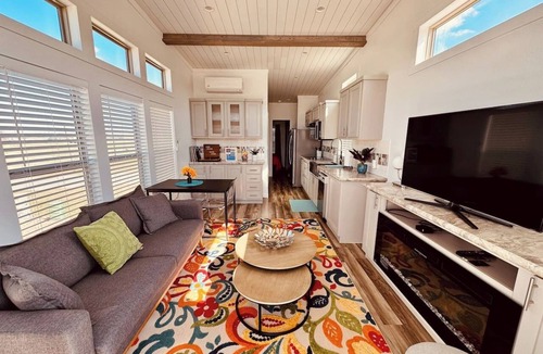 Austin House | The Tiny Tejas with Pool & Hot Tub