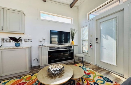 Austin House | The Tiny Tejas with Pool & Hot Tub
