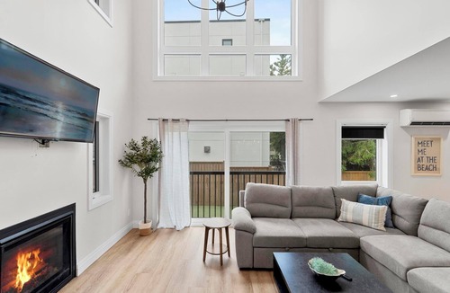 Grand Bend Cottage | THE TIPSY OTTER- 5 BR COTTAGE CLOSE TO THE BEACH