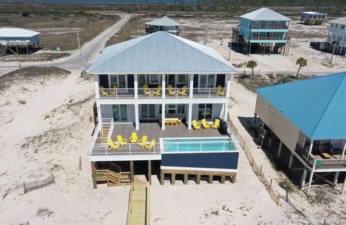 Southpointe House | The Tipsy Turtle/Beachfront/Private Pool/Pets