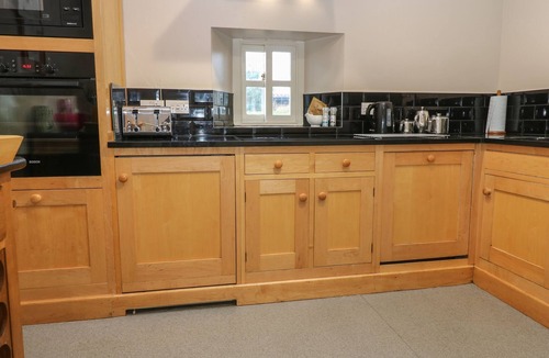 Fremington Cottage | THE TITHE BARN, pet friendly, with open fire in Barnard Castle