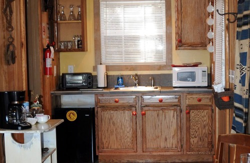 Sparta House | "The ToolShed" Cabin - A Pet Friendly Cabin with a view! Near Fall Creek Falls!