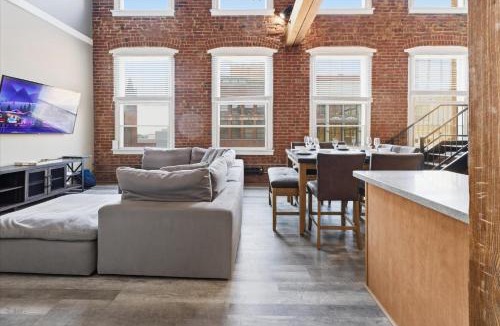 Wholesale District Apartment | The Top Floor Penthouse 4 BR 3 Bath 2 000 Sq Ft