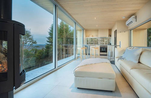 Lac Beauport Ski Chalet | The TOPAZ - Panoramic Views with Spa near Quebec City