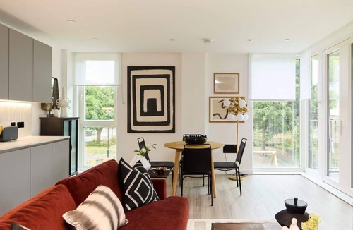 Tottenham Green Apartment | The Tottenham Hale Crib - 2BDR Flat with Balcony