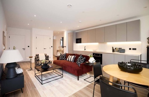 Tottenham Green Apartment | The Tottenham Hale Crib - 2BDR Flat with Balcony