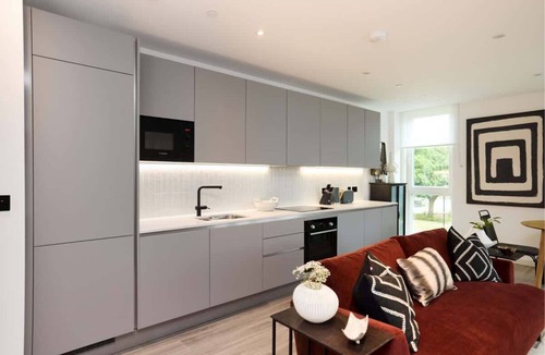 Tottenham Green Apartment | The Tottenham Hale Crib - 2BDR Flat with Balcony