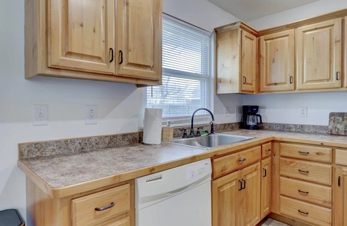 Joplin House | The Toucan: Dreamy 2 Bed Home Near Arts District