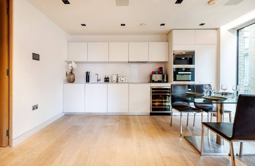 Riverside Apartment | The Tower Bridge DeLuxe Flat