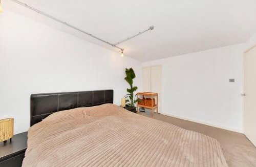 Tower Hill House | The Tower Bridge Lodge