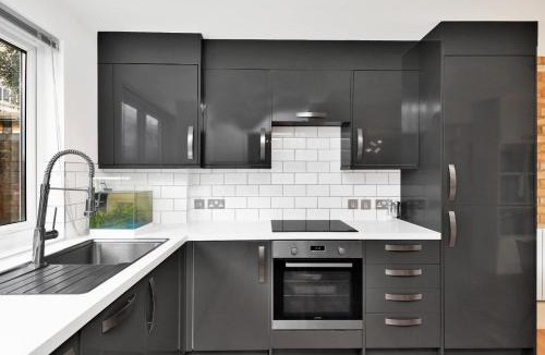 Tower Hill House | The Tower Bridge Lodge