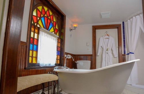 Milford Bed & Breakfast | The Towers Bed & Breakfast