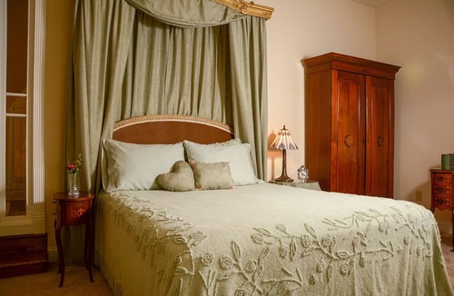 Milford Bed & Breakfast | The Towers Bed & Breakfast