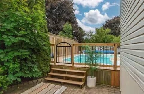 Wellington House | The Townie, a 5BR Family & Group Poolside Retreat