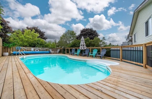 Wellington House | The Townie, a 5BR Family & Group Poolside Retreat