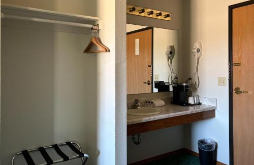 Stanton Hotel | The Trail Inn - Stanton, IA - 620 Halland Ave