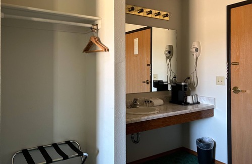 Sutton Hotel | The Trail Inn - Sutton, Nebraska - US-6 HWY