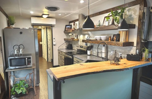 Eastland Bed & Breakfast | The Train - Unique Travel Stay - Vintage Pullman Railcar with Modern Comforts