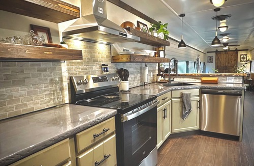 Eastland Bed & Breakfast | The Train - Unique Travel Stay - Vintage Pullman Railcar with Modern Comforts