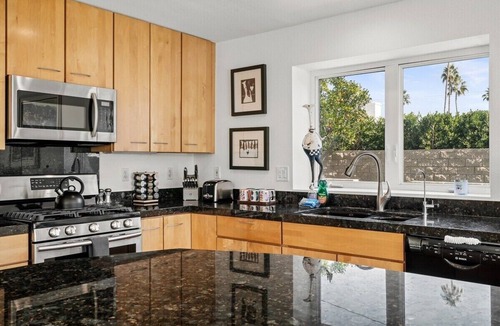 Tahquitz River Estates House | The Tranquil Oasis - Unwind in Style: Spacious Home with Fire Pit & Outdoor Lounge