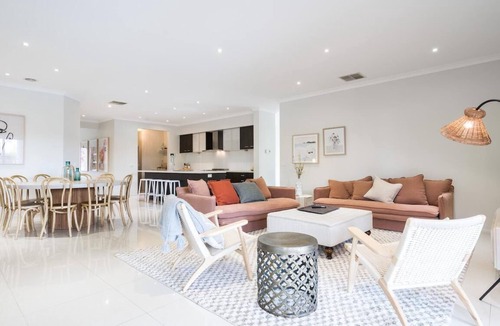 Safety Beach House | The Tranquil Retreat - Harbourside Haven @ Martha Cove