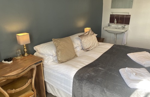 Stratton Bed & Breakfast | The Tree Inn