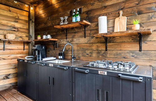 Hayesville Cabin | The Tree Spa, Tiny Cabin w/Hot Tub in the trees