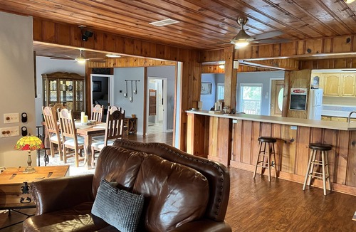 New Braunfels House | The Tree Top Haus-Spacious Waterfront Home on Lake Dunlap, New Braunfels