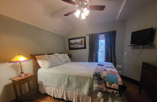 Carbonear Bed & Breakfast | The Tree Top Room