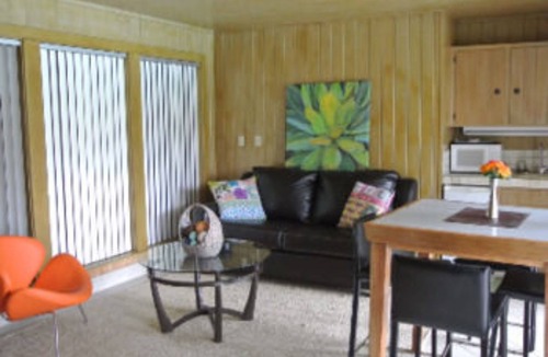 Uvalde Cabin | The Treehouse Deluxe Cottage