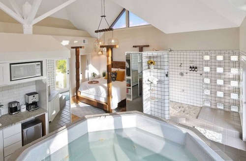 Bryan Villa | "The Treehouse" of Bryan/College Station
