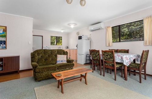 Waihau Bay Apartment | The Treehouse– Simple Coastal Bach