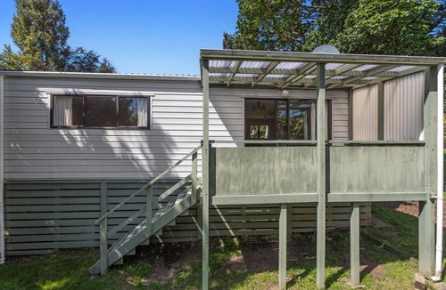 Waihau Bay Apartment | The Treehouse– Simple Coastal Bach