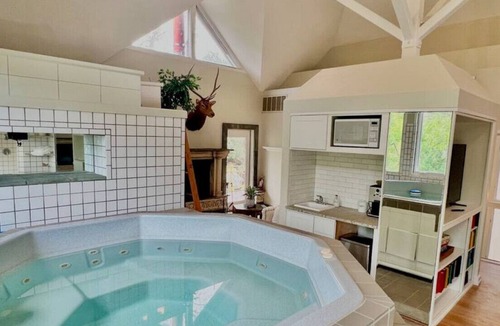Bryan Villa | The Treehouse with 3 King beds and one Queen