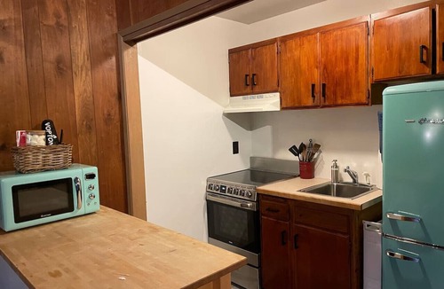 North Bend Cabin | The Treehouse + Writer`s Cabin~ Hot tub