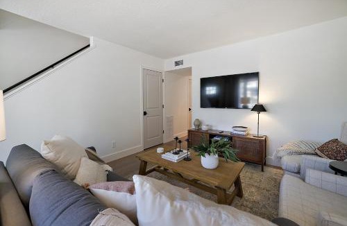 Mount Dora Villa | The Tremain - Steps to Downtown w King Bed