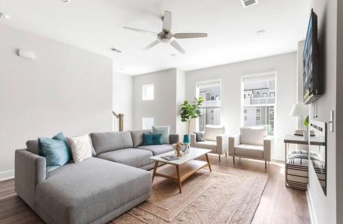 North Charleston House | The Trendy In Park Circle Mins to DT CHS & Beach