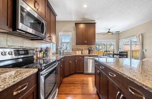 Southeast Calgary House | The Trenta - 4BD 3BA 2 Kitchen Stunner
