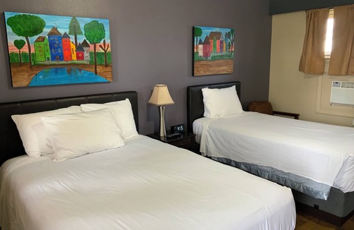 Alma Hotel | The Triangle Motel