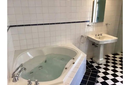 South Orange Villa | The Trident Suite