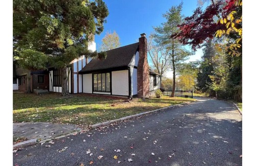 South Orange Villa | The Trident Suite