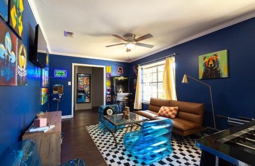 Shreveport House | The Triple Play Getaway 3BR Game Room Sleeps 10