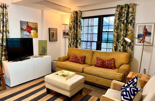Downtown Apartment | The Tropical Getaway
