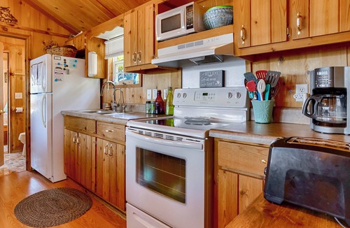 Valois Cottage | The Trottage: Modern 2 Bedroom Seneca Lake Home