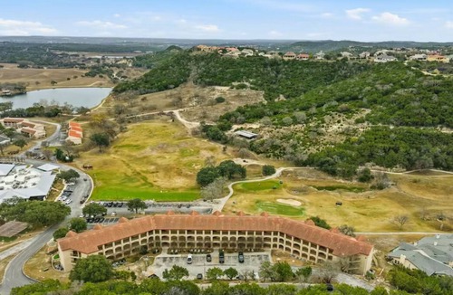 Boerne Condo | The Troubadour at Tapatio Springs- Golf, Swimming Pool, Restaurant & Bar.