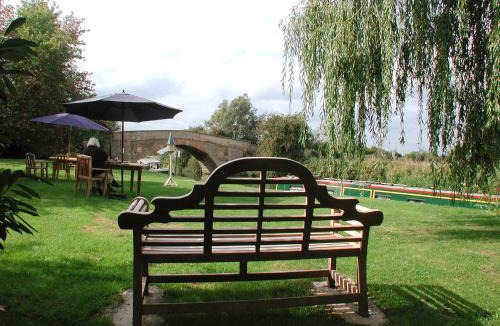 Faringdon Hotel | The Trout at Tadpole Bridge